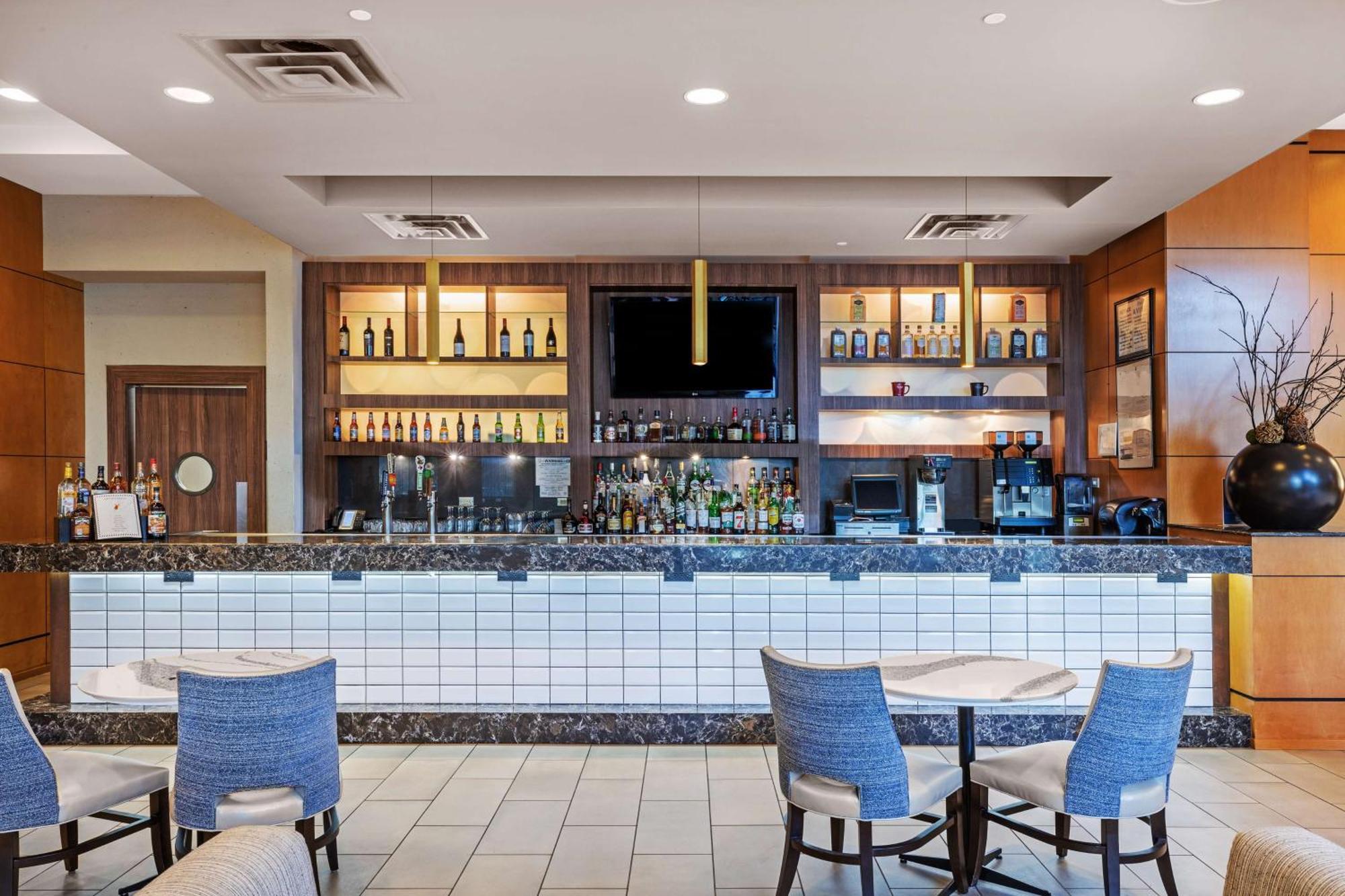 Hotel Embassy By Hilton Houston-energy Corridor 4*